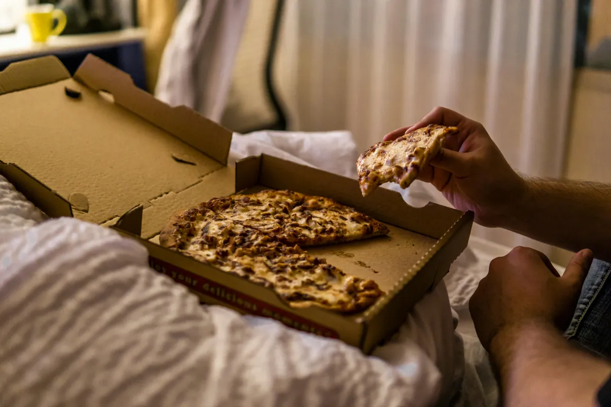 Why You Can’t Stop Eating at Night: How Hypnosis Helps Break Late-Night Snacking Habits